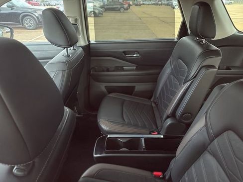 Certified 2024 Nissan Pathfinder Platinum image 6