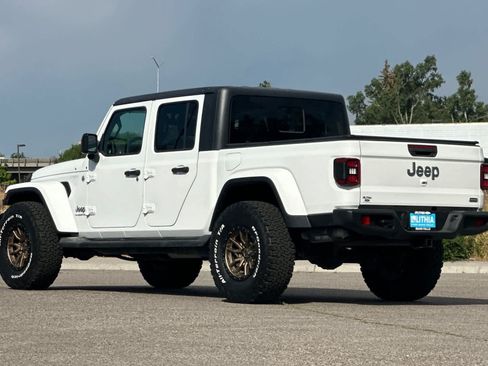 Used 2020 Jeep Gladiator Overland AWD/4WD image 6