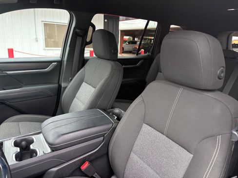 Used 2025 GMC Acadia Elevation AWD/4WD image 15