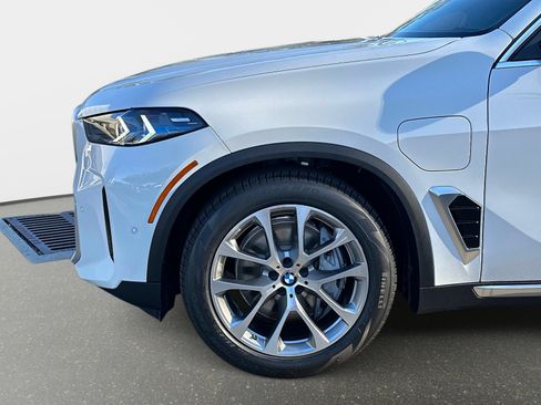 New 2026 BMW X5 xDrive50e w/ Premium Package image 10