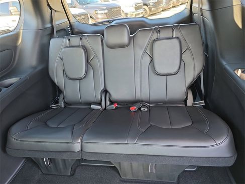 New 2026 Chrysler Pacifica Select image 33