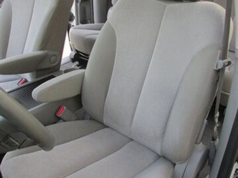 Used 2014 Kia Sedona LX w/ Power Package image 10