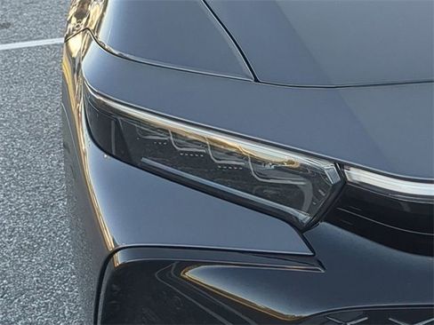 Used 2023 Toyota Crown Limited image 10