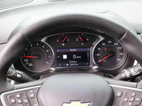 Used 2023 Chevrolet Equinox Premier FWD image 12