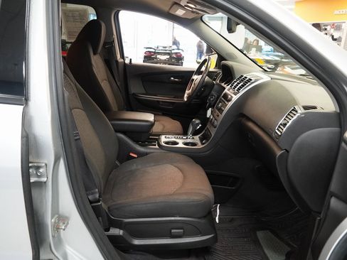 Used 2012 GMC Acadia SLE image 25