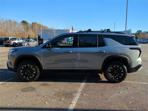 Used 2024 Chevrolet Traverse Z71 image 7