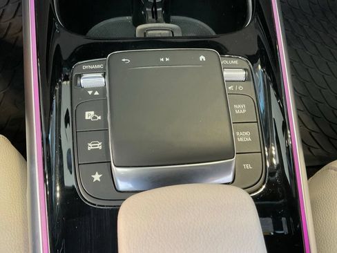Used 2023 Mercedes-Benz GLB 250 4MATIC w/ Premium Package image 18