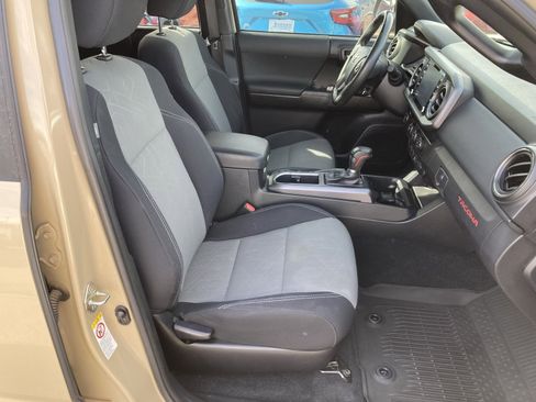 Used 2020 Toyota Tacoma TRD Sport w/ Technology Package image 30