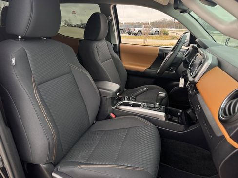 Used 2020 Toyota Tacoma SR5 image 24