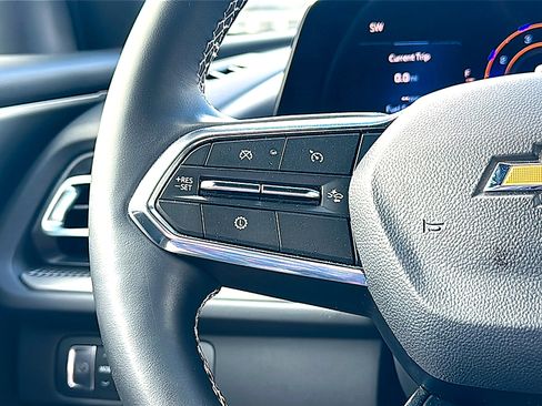 Used 2025 Chevrolet Traverse LT image 30