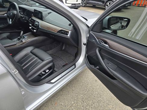 Used 2018 BMW 530e xDrive image 12