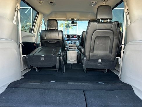 Used 2024 Chrysler Pacifica Touring-L image 13