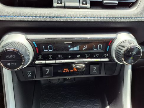 Used 2025 Toyota RAV4 XSE AWD/4WD image 21