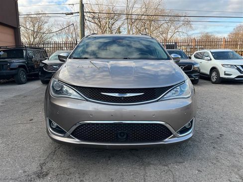 Used 2018 Chrysler Pacifica Limited image 13