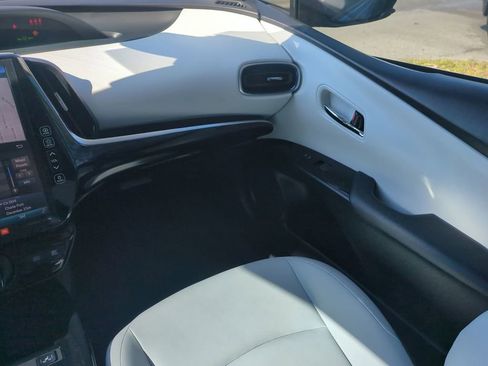Certified 2022 Toyota Prius Limited image 17