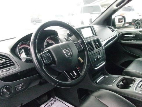 Used 2018 Dodge Grand Caravan SXT w/ Driver Convenience Group image 12