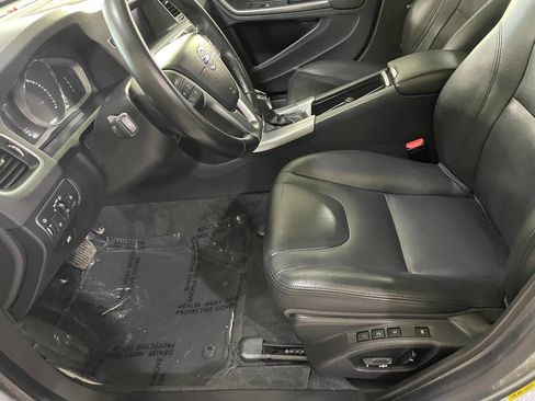 Used 2018 Volvo S60 T5 Inscription image 15
