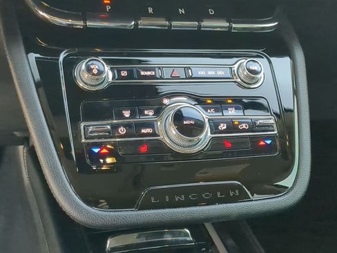 Used 2021 Lincoln Corsair Standard image 17