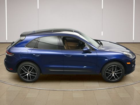 Certified 2023 Porsche Macan AWD/4WD image 39