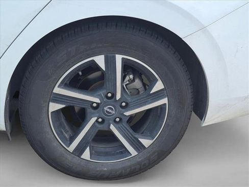 Used 2024 Nissan Sentra SV FWD image 8