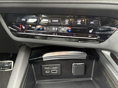 Used 2023 Buick Envision Essence w/ Technology Package I image 25