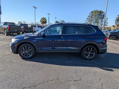 Used 2023 Volkswagen Tiguan SE image 6