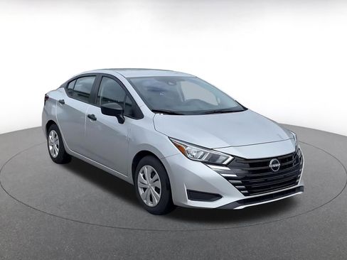 Used 2024 Nissan Versa S image 2