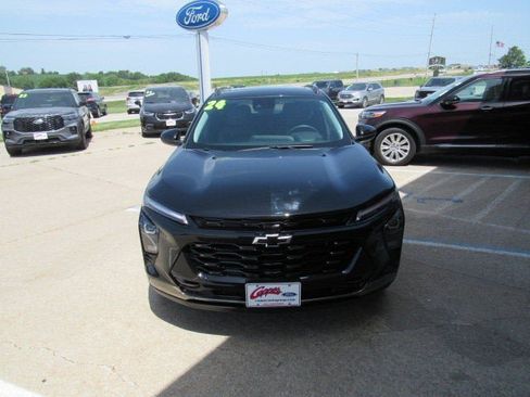 Used 2024 Chevrolet Trax ACTIV w/ Sunroof Package FWD image 2