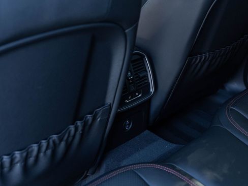 Certified 2025 Porsche Macan Turbo image 34