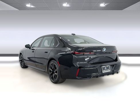 Certified 2023 BMW 740i image 3