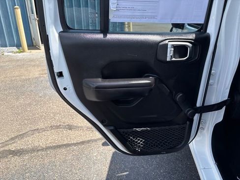 Used 2018 Jeep Wrangler Unlimited Sport AWD/4WD image 19