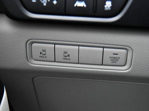 Used 2024 Kia Carnival LX image 32