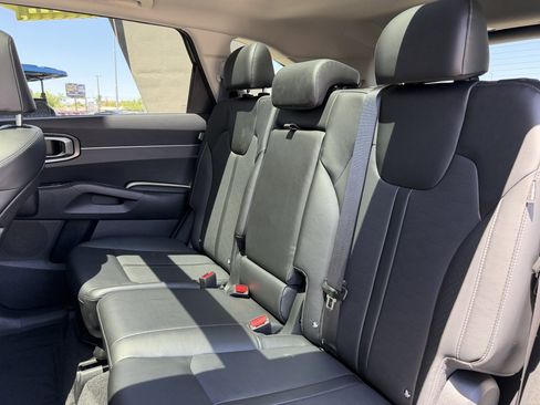 Used 2025 Kia Sorento S w/ Panoramic Sunroof Package FWD image 33