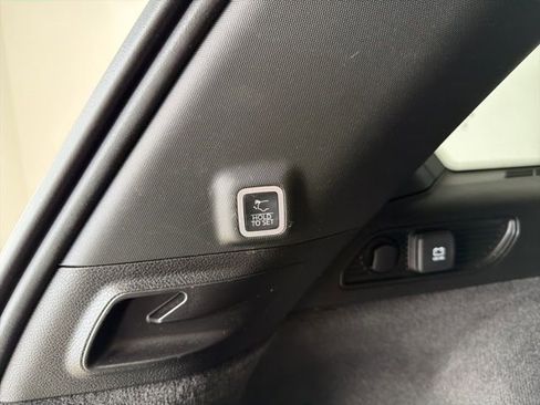 Used 2023 Jeep Grand Cherokee Overland w/ Adv Protech Group III image 32