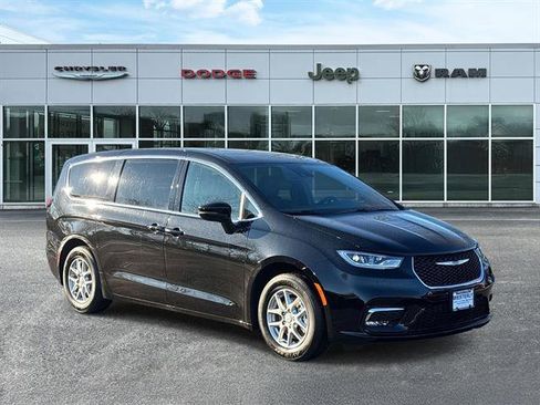 New 2026 Chrysler Pacifica Select image 1