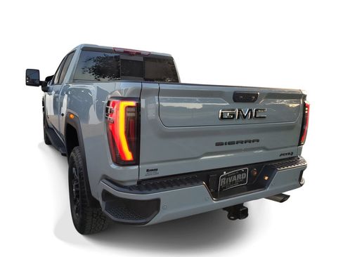 Used 2025 GMC Sierra 2500 AT4 w/ AT4 Premium Plus Package AWD/4WD image 3