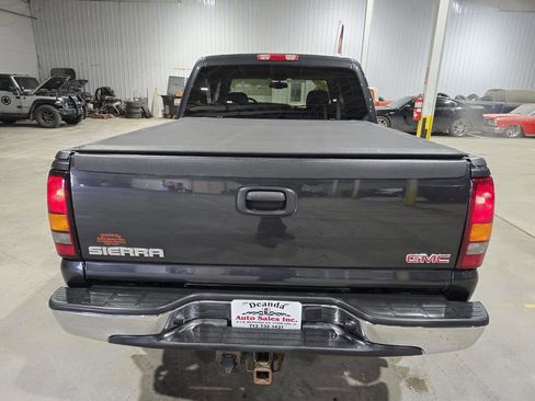 Used 2005 GMC Sierra 1500 SLE w/ Off-Road Package image 11