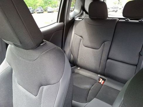 Used 2019 Jeep Renegade Altitude w/ Quick Order Package 2XM image 18