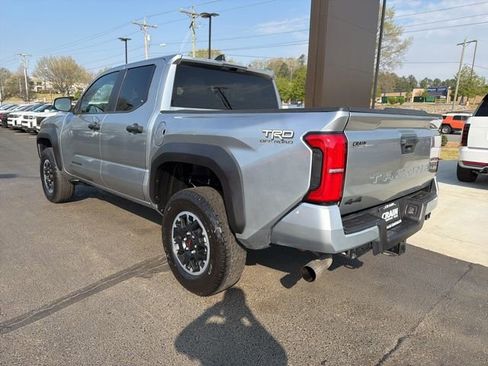 Used 2024 Toyota Tacoma TRD Off-Road AWD/4WD image 5