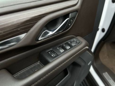 Used 2021 GMC Yukon Denali w/ Denali Premium Package image 12