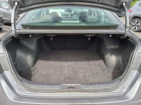 Used 2025 Nissan Altima 2.5 SV FWD image 25