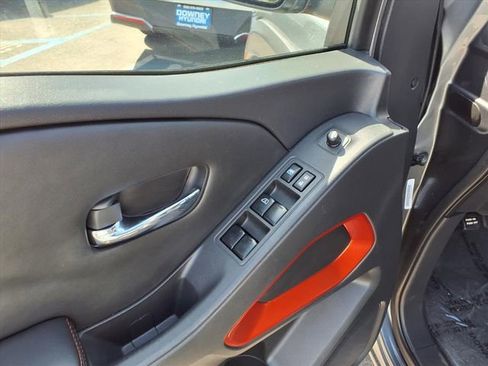 Used 2024 Nissan Frontier PRO-4X image 10