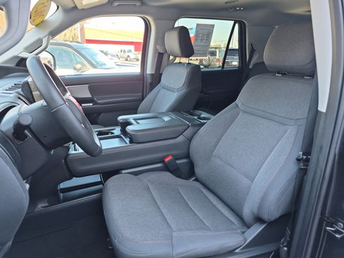 Used 2025 Ford Expedition Active image 10