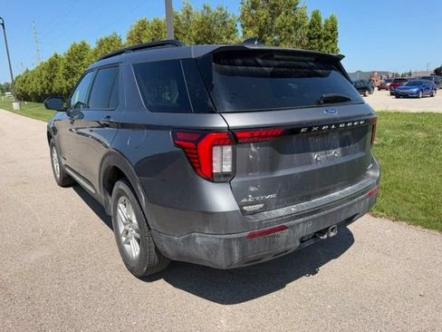 Used 2025 Ford Explorer Active AWD/4WD image 9