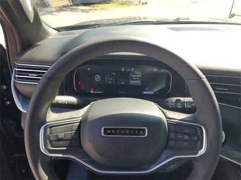 Used 2024 Jeep Wagoneer L Series II image 18