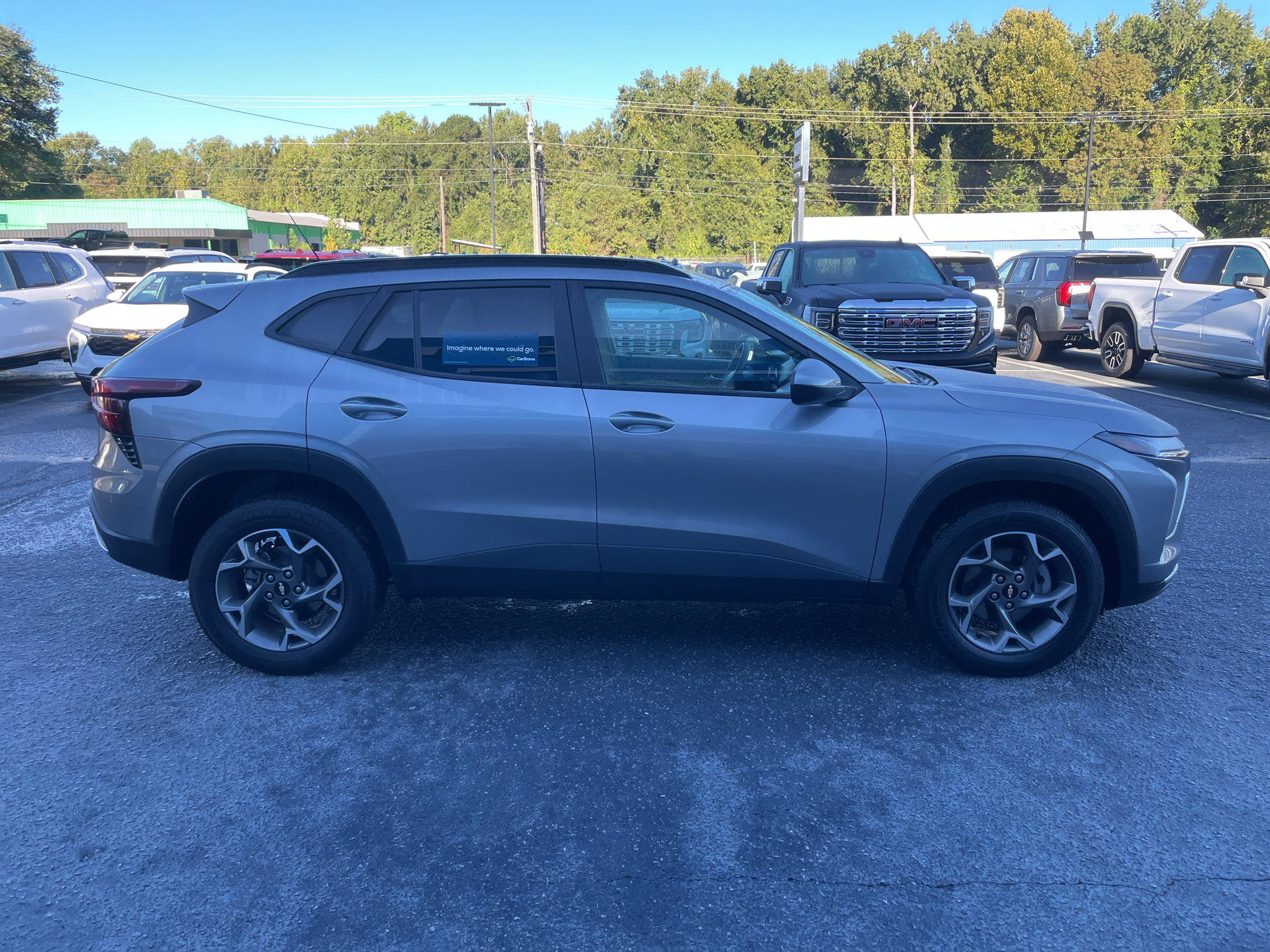Certified 2025 Chevrolet Trax LT FWD image 2