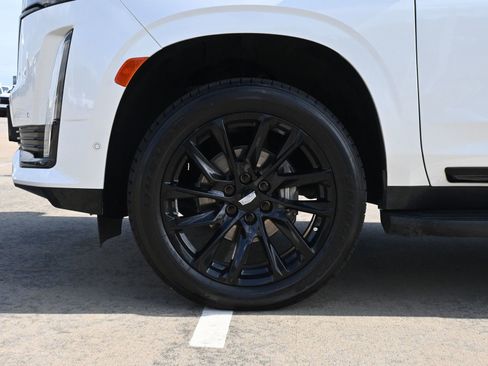 Used 2022 Cadillac Escalade ESV Sport Platinum w/ LPO, ONYX Package image 30