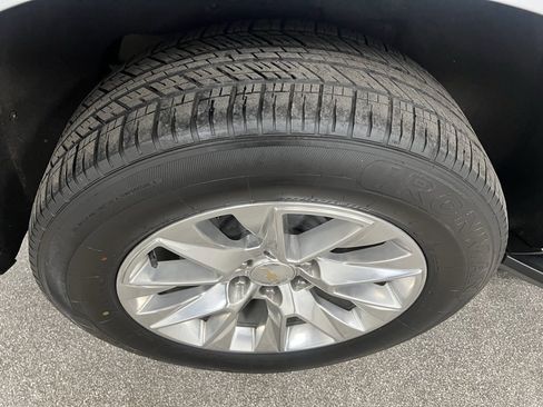 Used 2023 Chevrolet Suburban Premier image 17