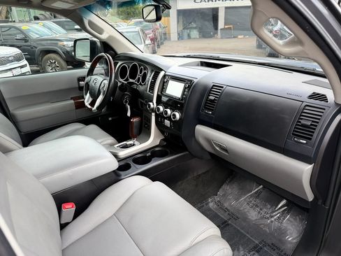 Used 2017 Toyota Sequoia Platinum AWD/4WD image 22