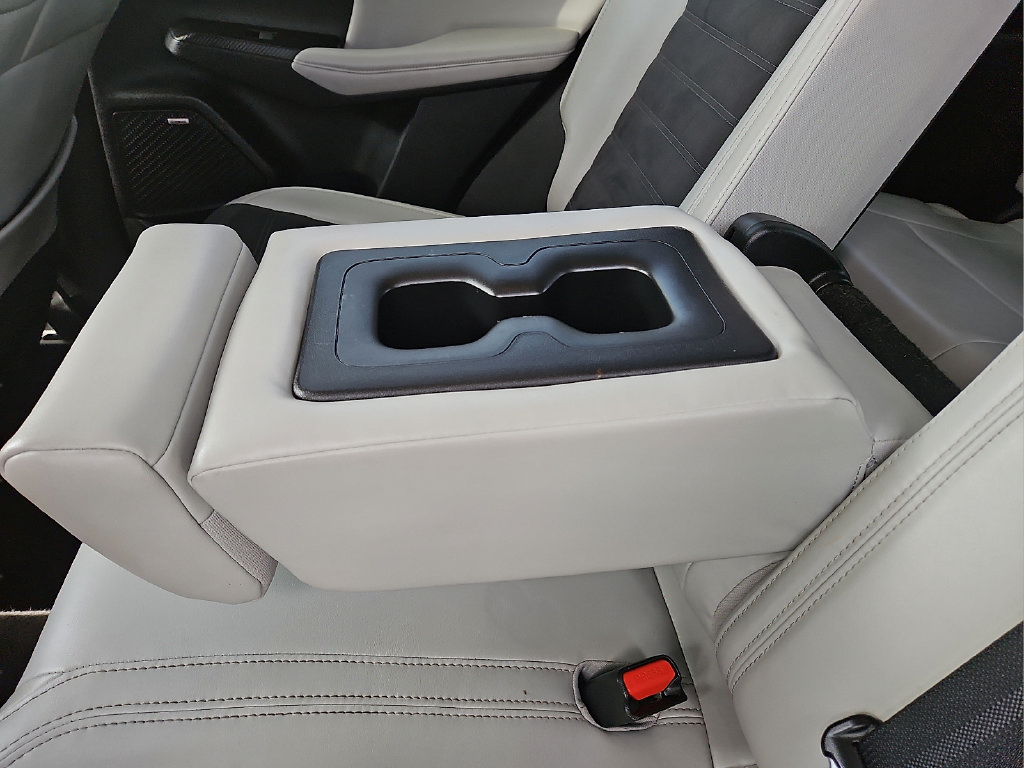 Used 2025 Mitsubishi Outlander SE AWD/4WD image 13